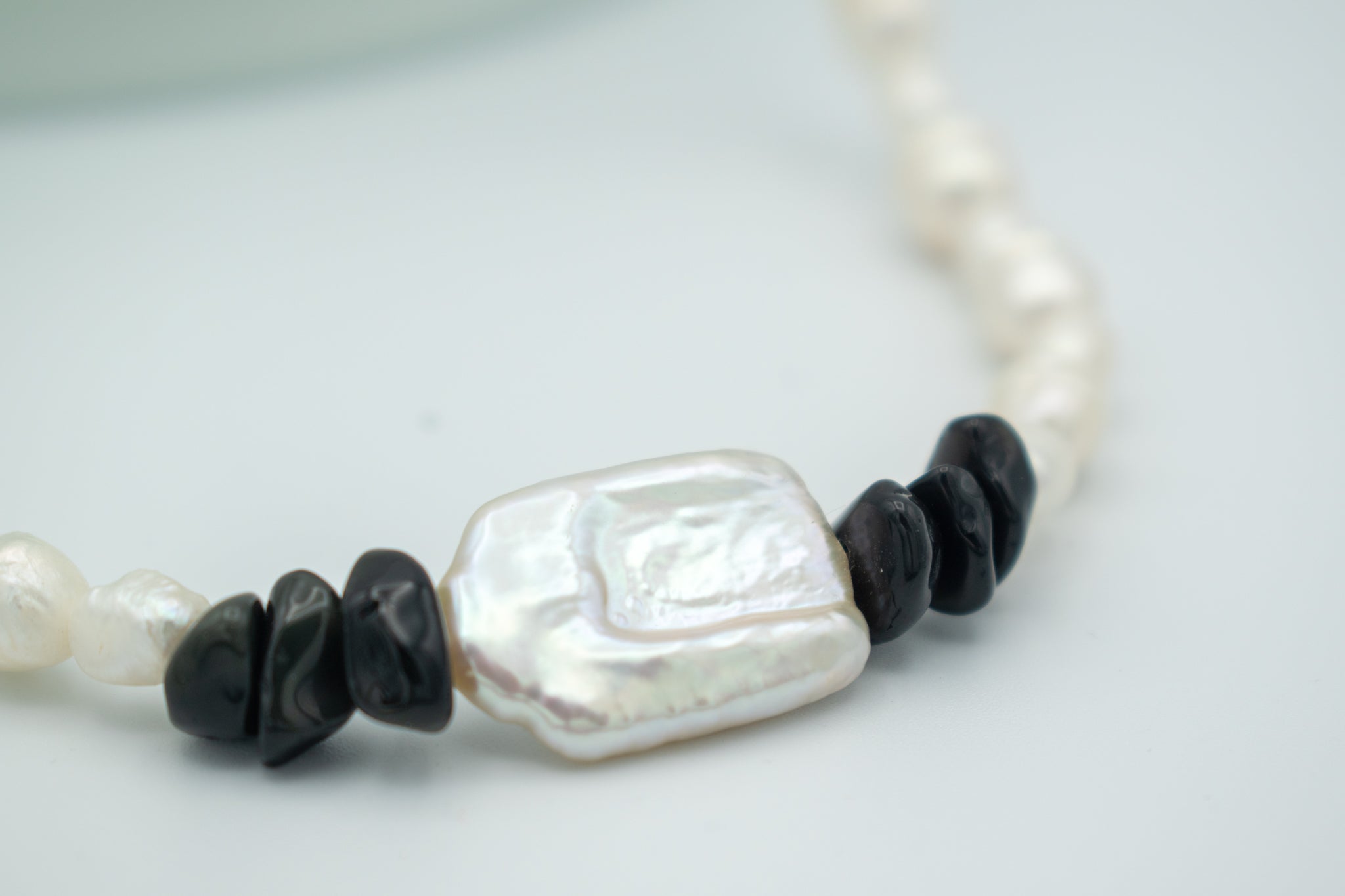 Bow-Tie Earth Pearl with a touch of black SET