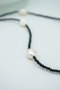 Bow-Tie Masquerade Pearl necklace