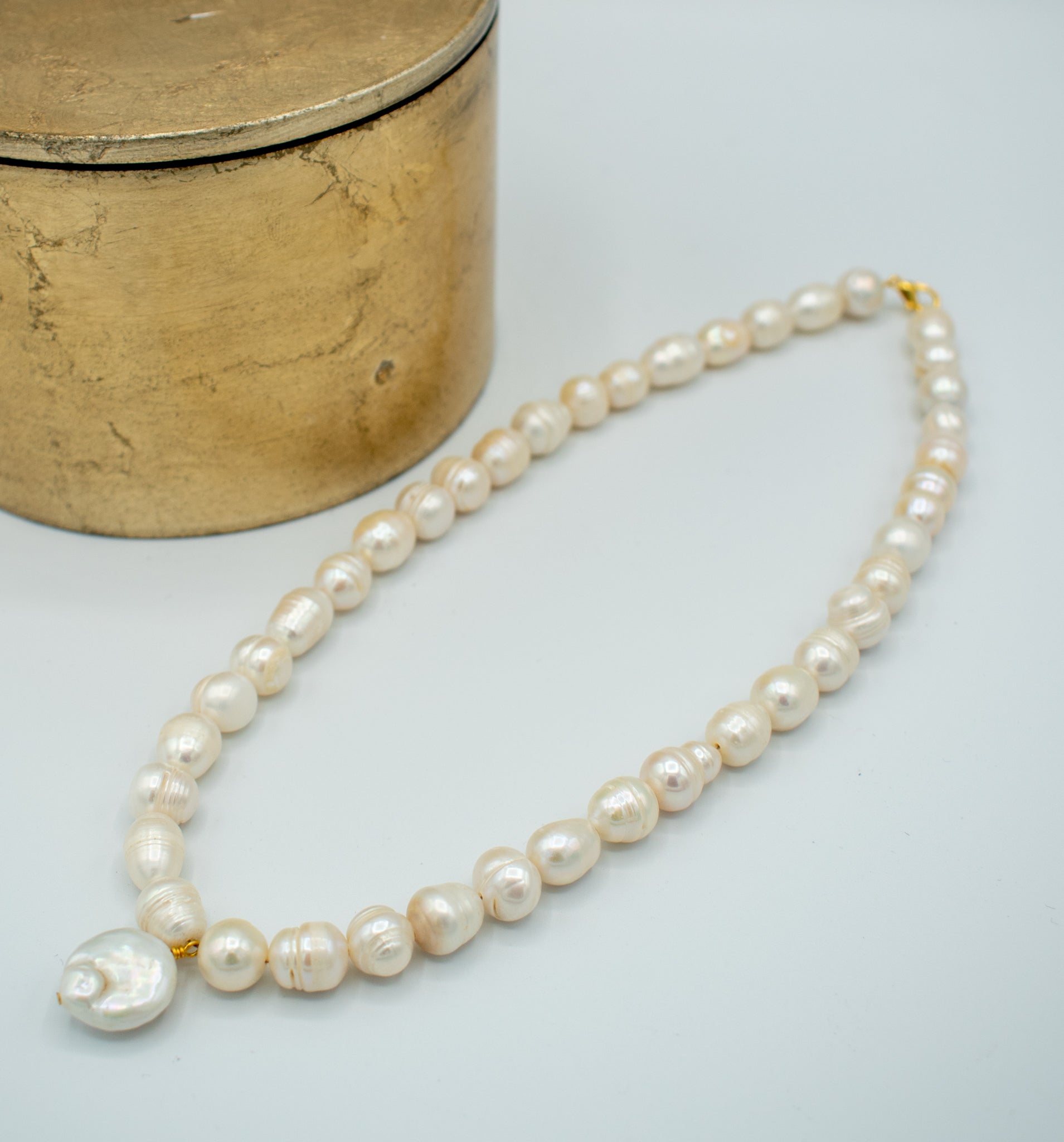 Pearl pendant necklace